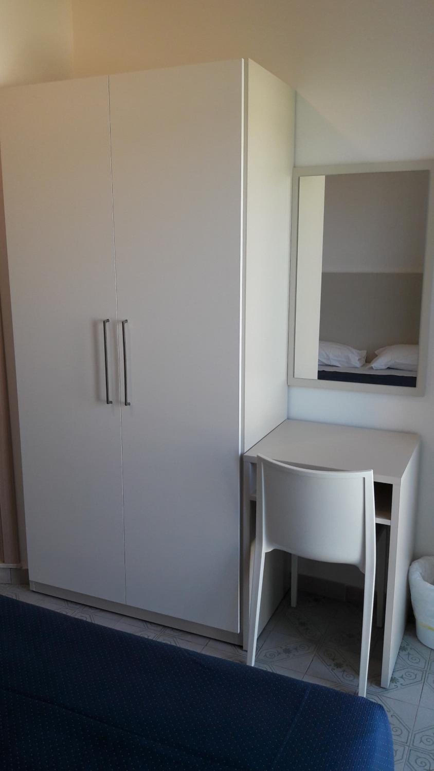 Standard Double or Twin Room - Photo 12