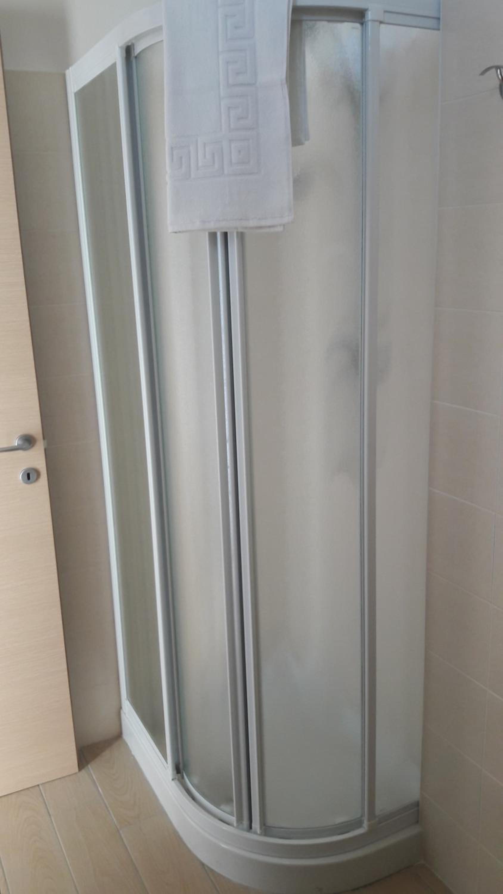 Standard Double or Twin Room - Photo 11