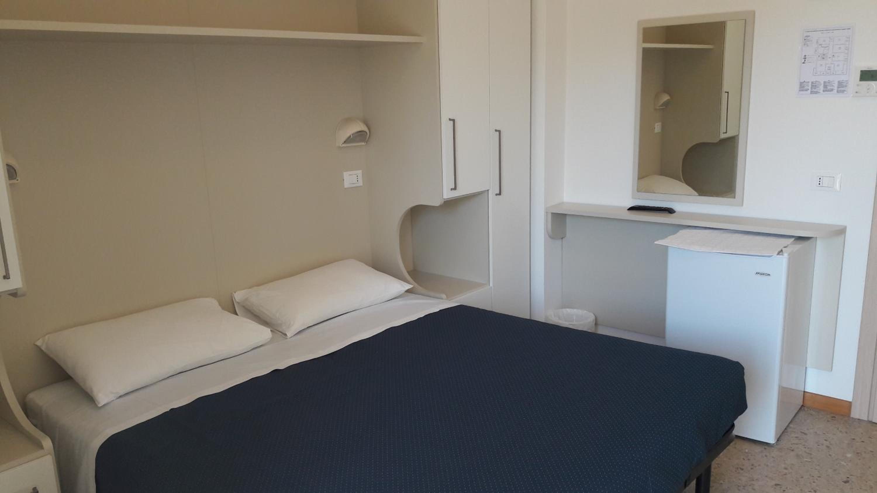 Standard Double or Twin Room - Photo 5
