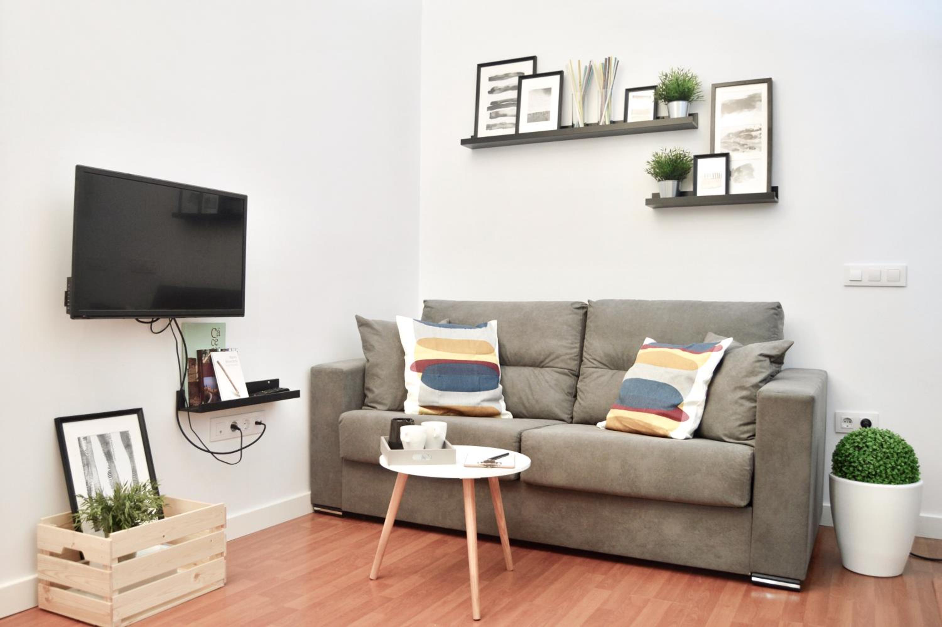 One-Bedroom Apartment - Photo 1
