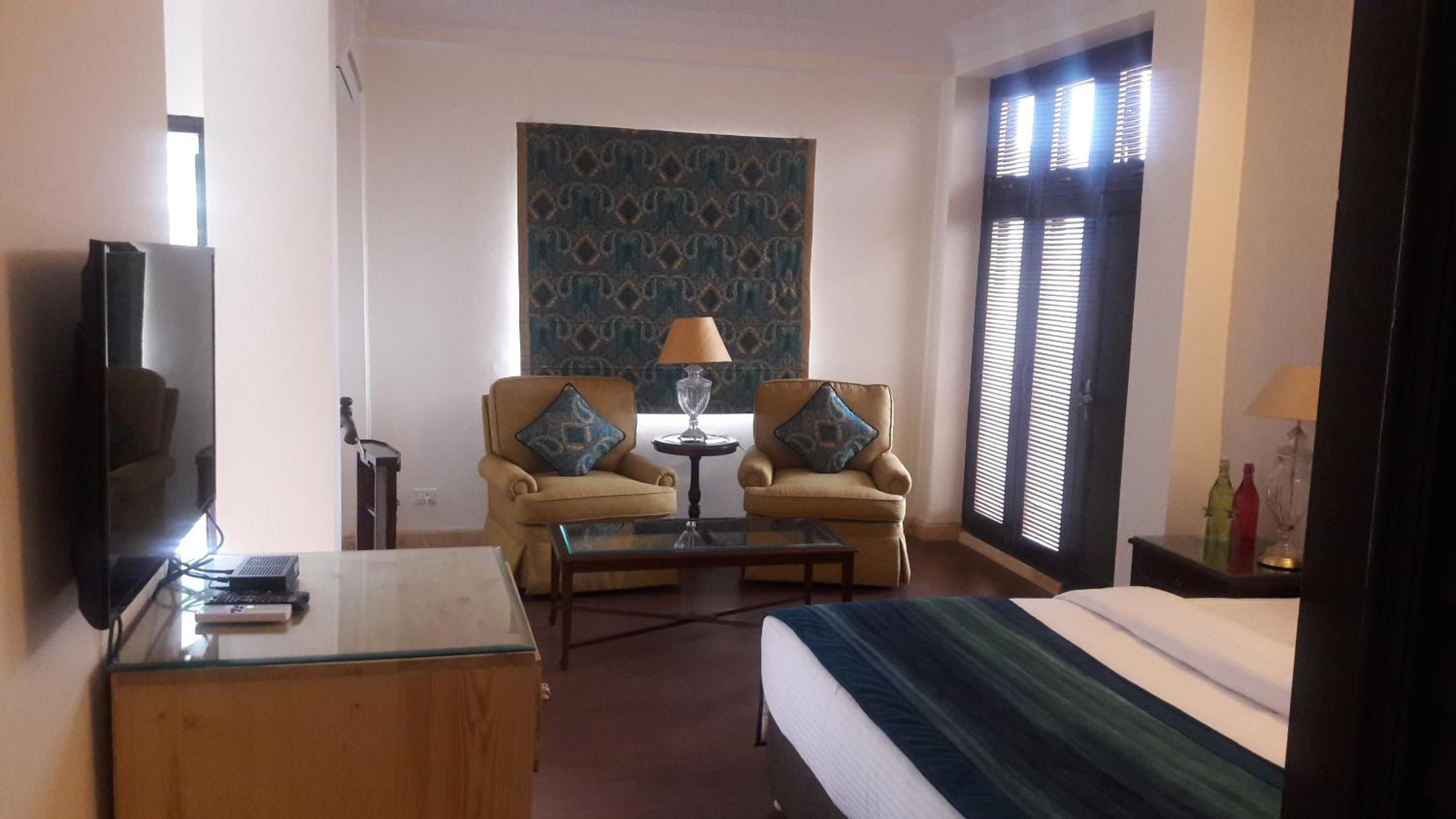 Luxury Room with Balcony - Photo 14