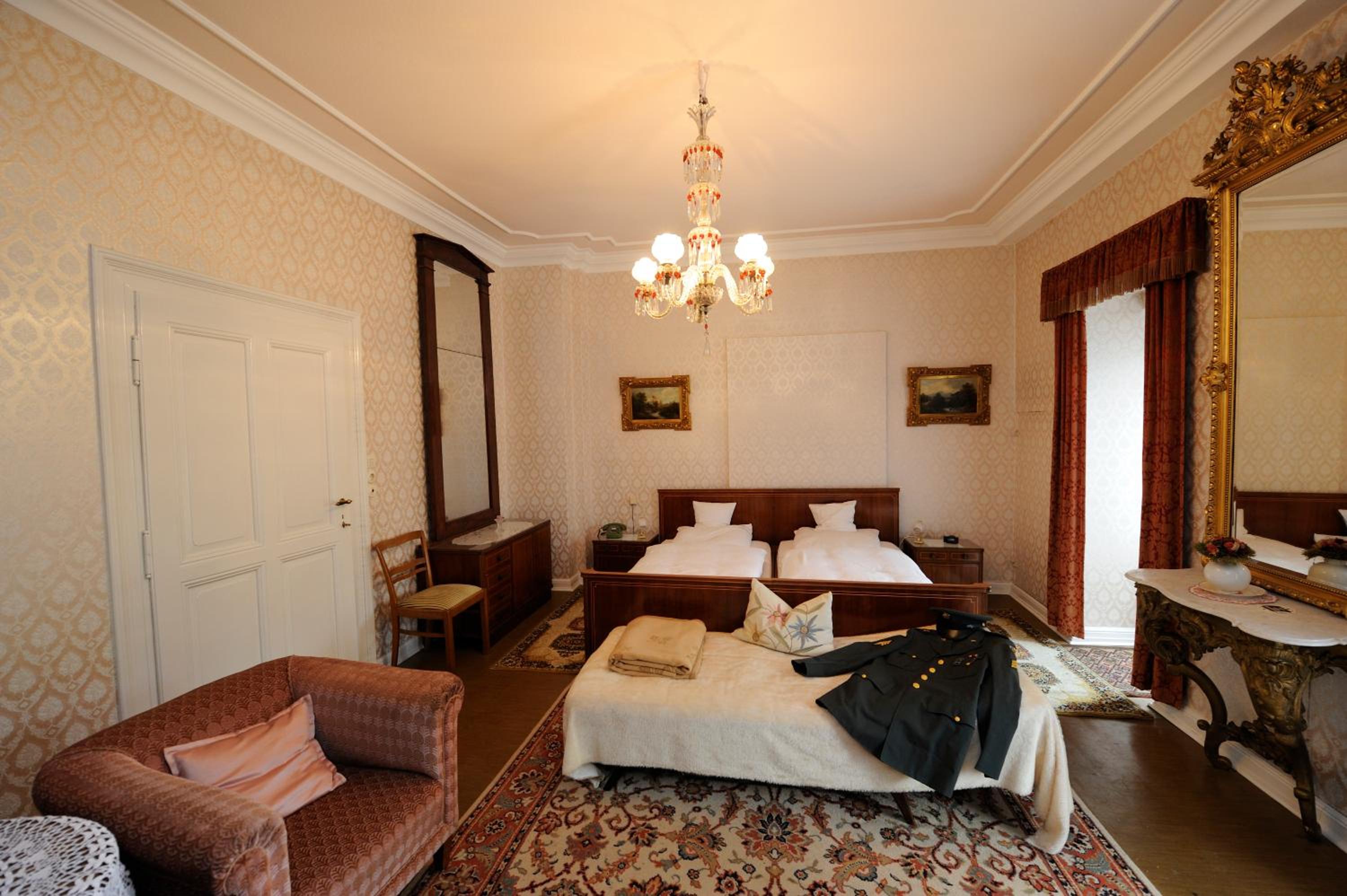Original Elvis Room - Photo 3