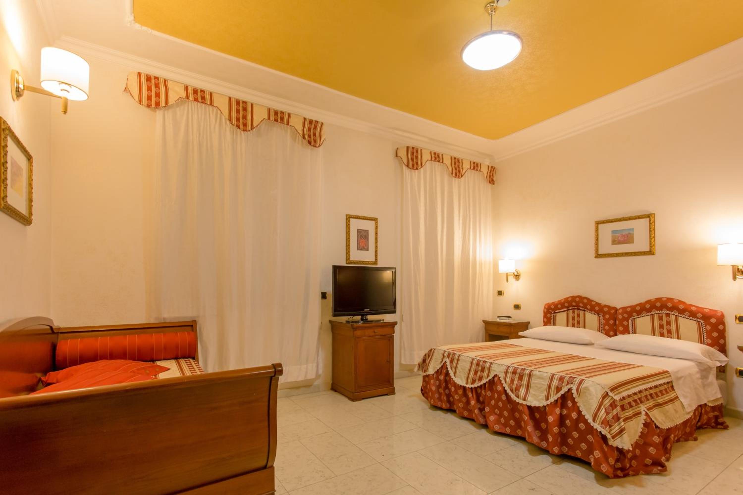Quadruple Room - Photo 2