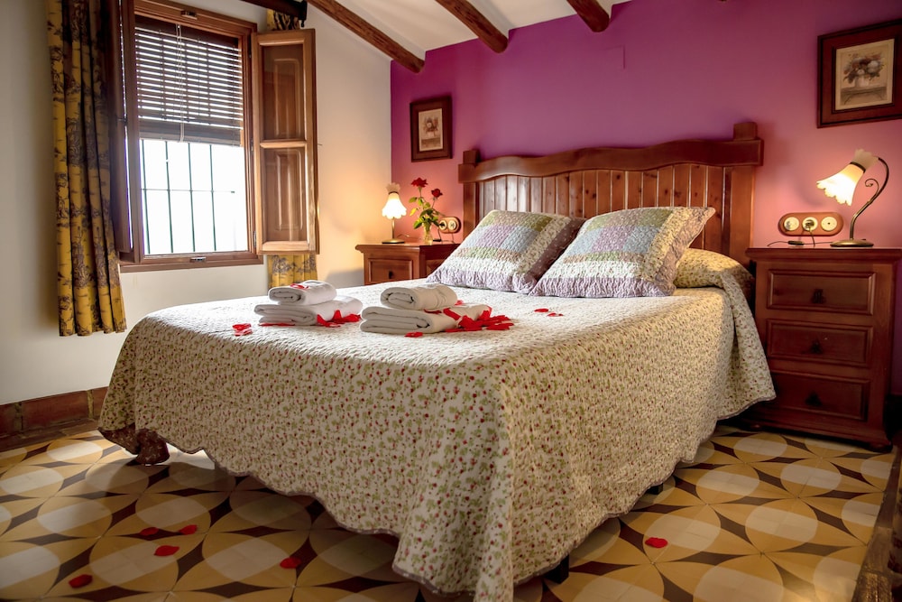 Family House, 2 Bedrooms, Pool View, Mountainside (La Buhardilla)