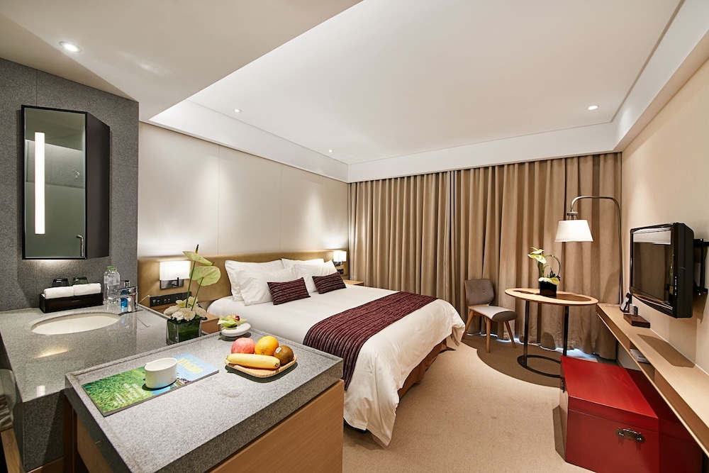 Superior Single Room, City View