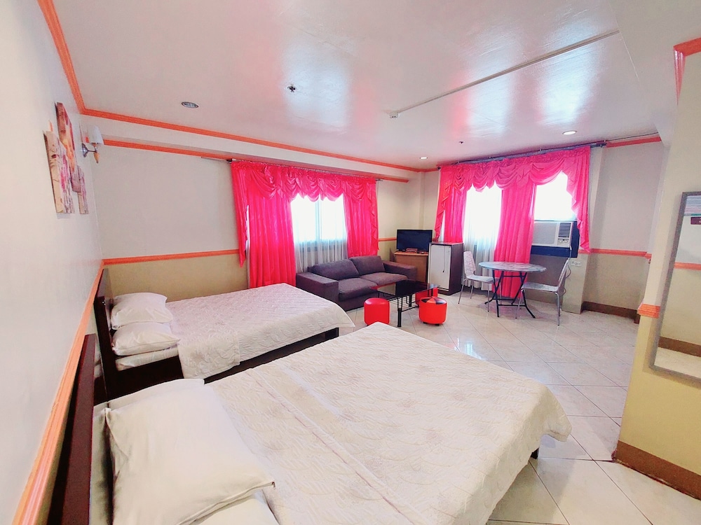 Family Suite with Bathtub