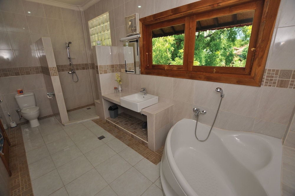 Superior Room, 1 Bedroom, Partial Ocean View, Garden Area photo 2