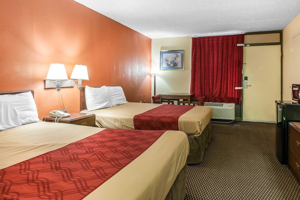 Standard Room, 2 Double Beds, Non Smoking - Photo 6