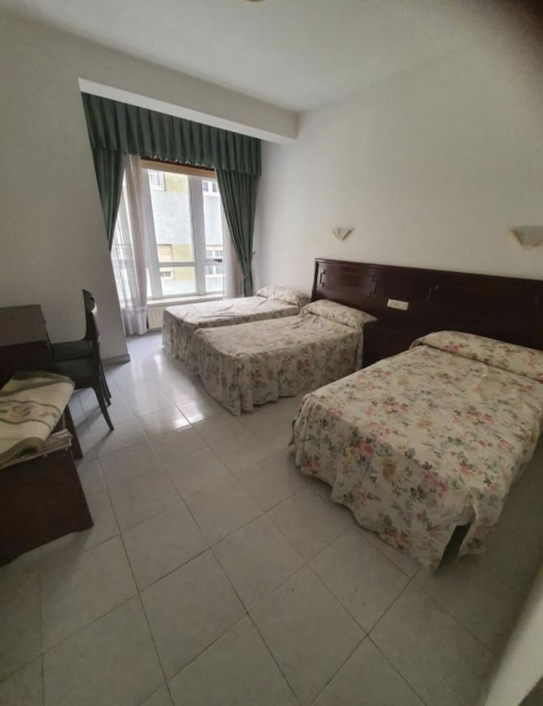 Habitación familiar doble dos camas individuales
