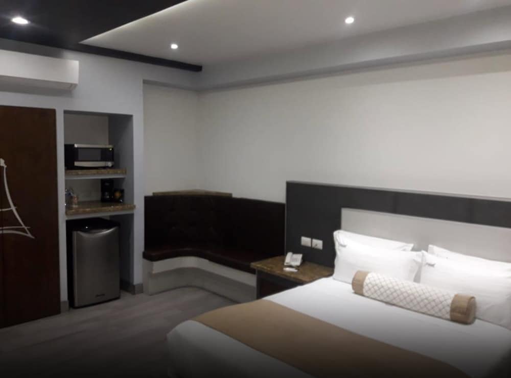 Classic Room, 1 Queen Bed photo 2