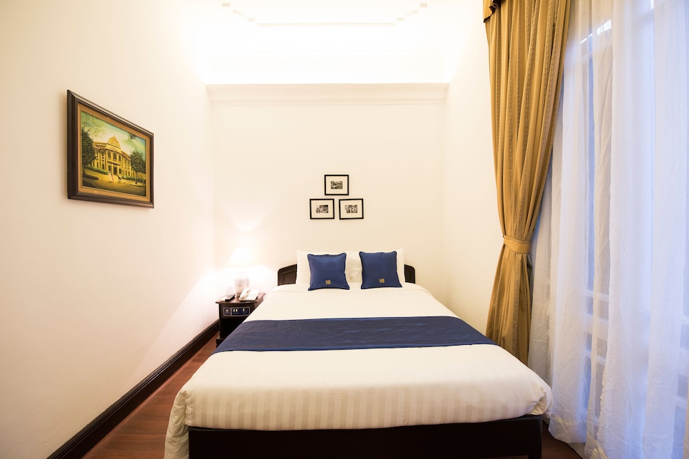 Basic Double or Twin Room, 1 Bedroom, Bathtub, City View