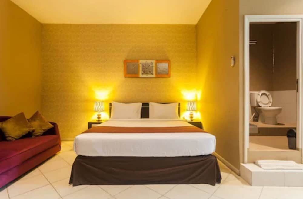 Deluxe Room - Photo 5