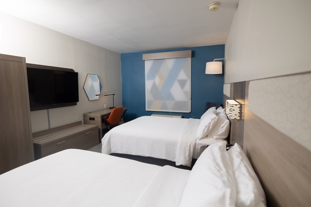 Standard Room, 2 Queen Beds - Photo 7