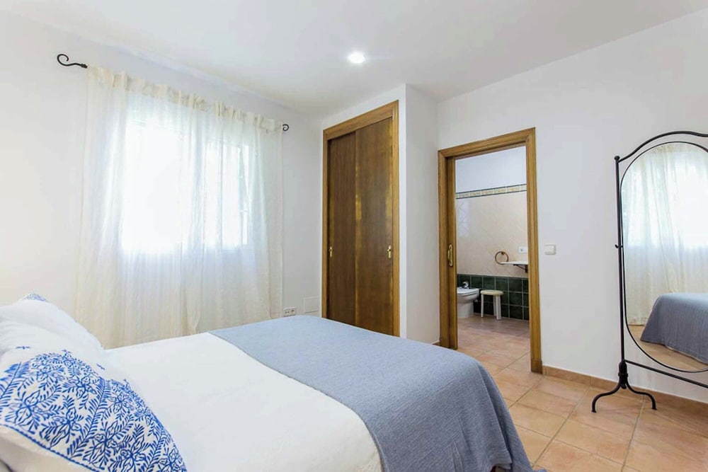 Villa (4 Bedrooms) photo 2