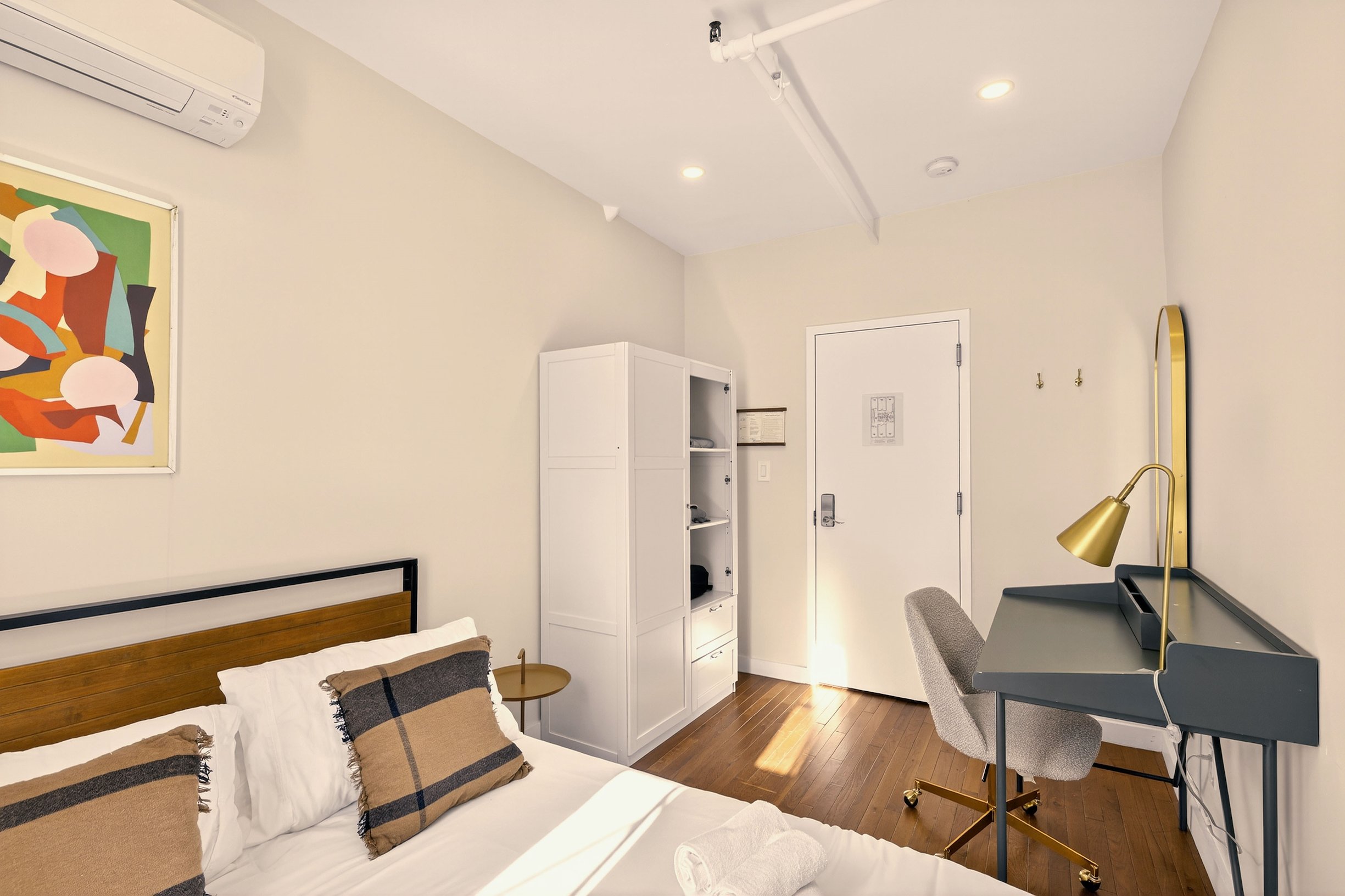 Double Room with Shared Bathroom photo 3