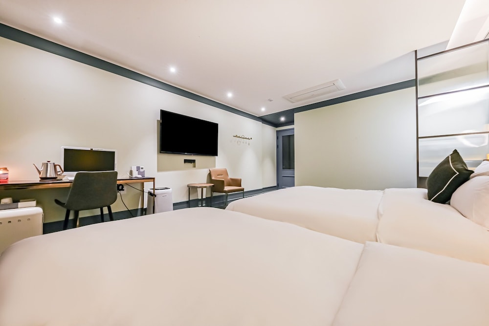 Deluxe Twin Room - Photo 6