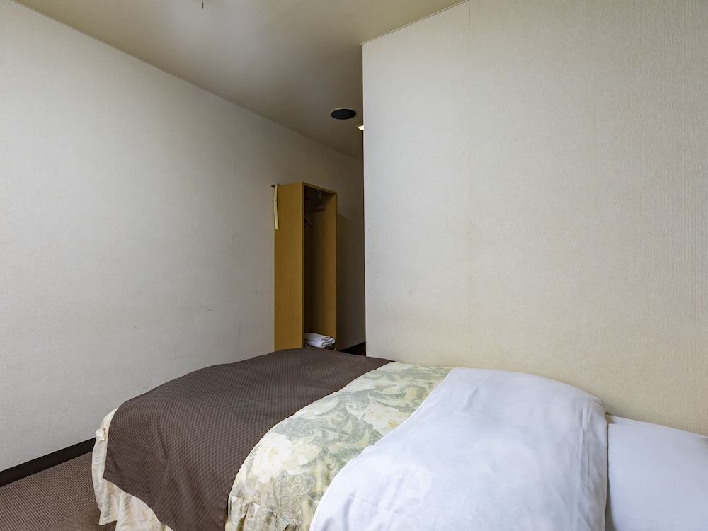 Twin Room, Smoking photo 3