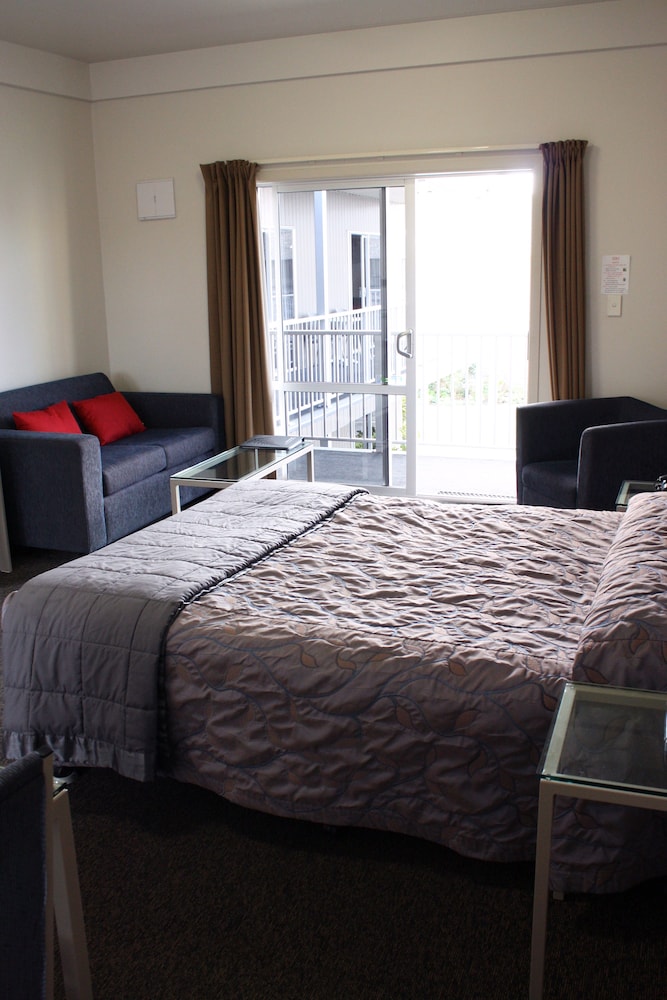 Standard Studio, 1 Queen Bed, Non Smoking, Kitchenette photo 1