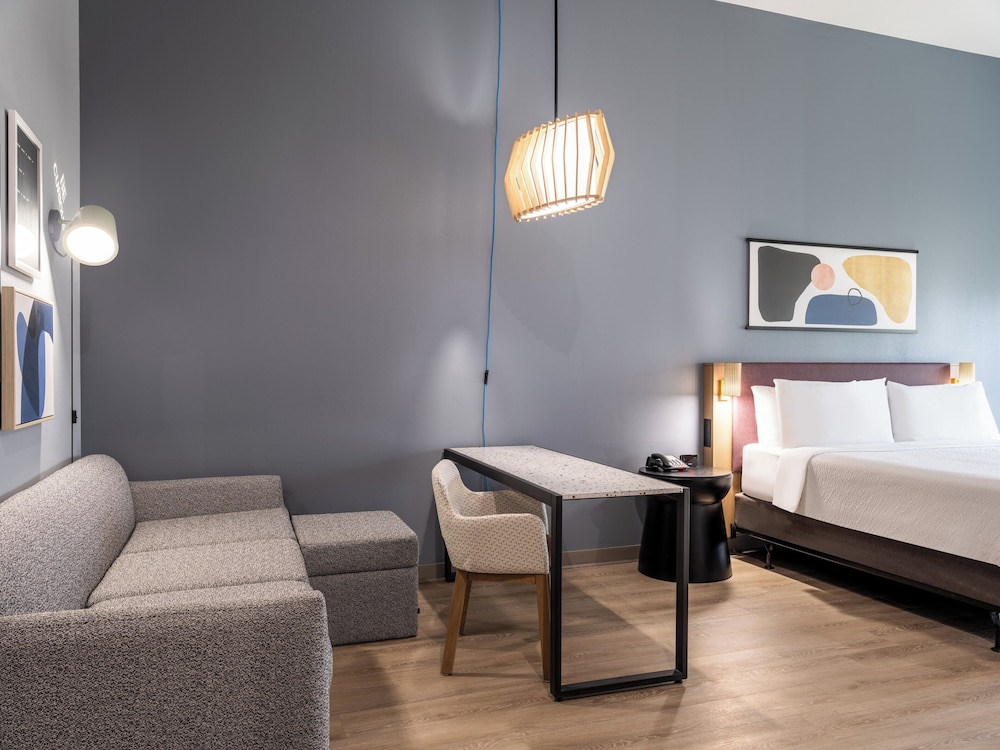 Studio Suite, 1 King Bed, Accessible, Non Smoking (Communications)