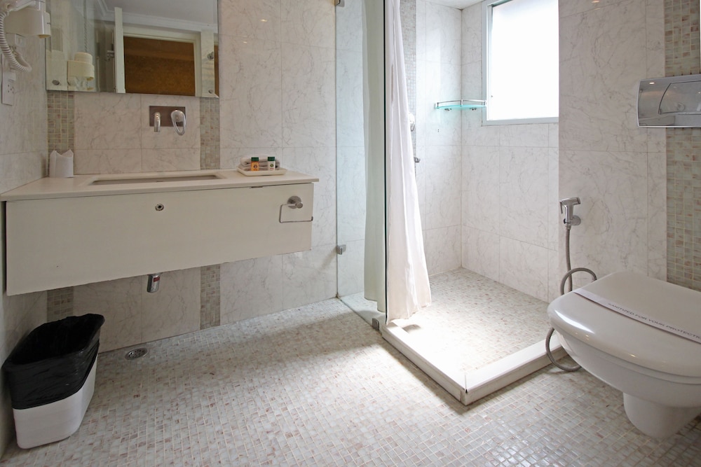 Deluxe Room - Photo 9