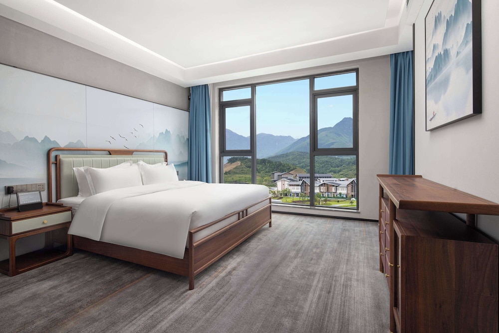 Executive Suite, 1 King Bed, Non Smoking (Cloud View)