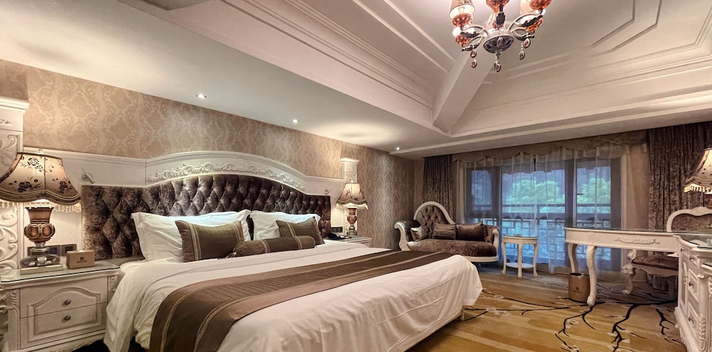 Suite with Mountain View photo 3