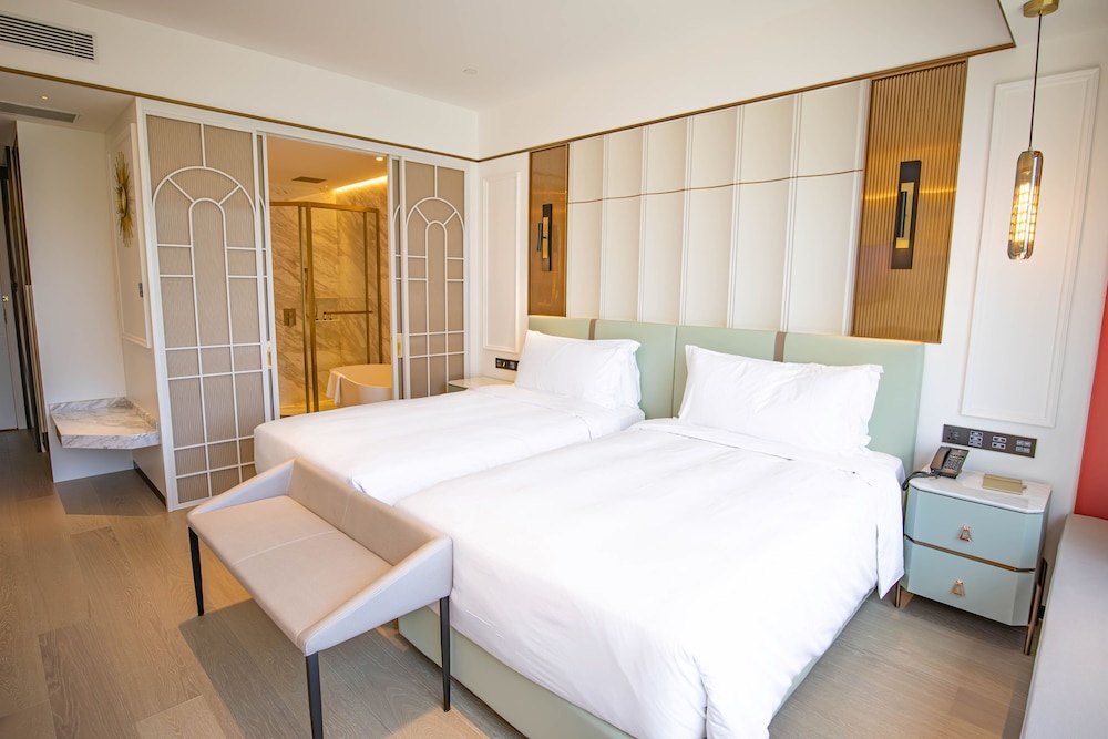 Gold (Resorts World) Fireworks Sea View Room photo 2