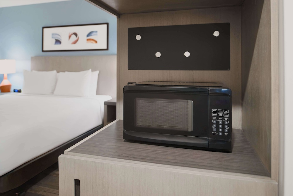 Room, 2 Queen Beds (Den Guestroom) - Photo 2
