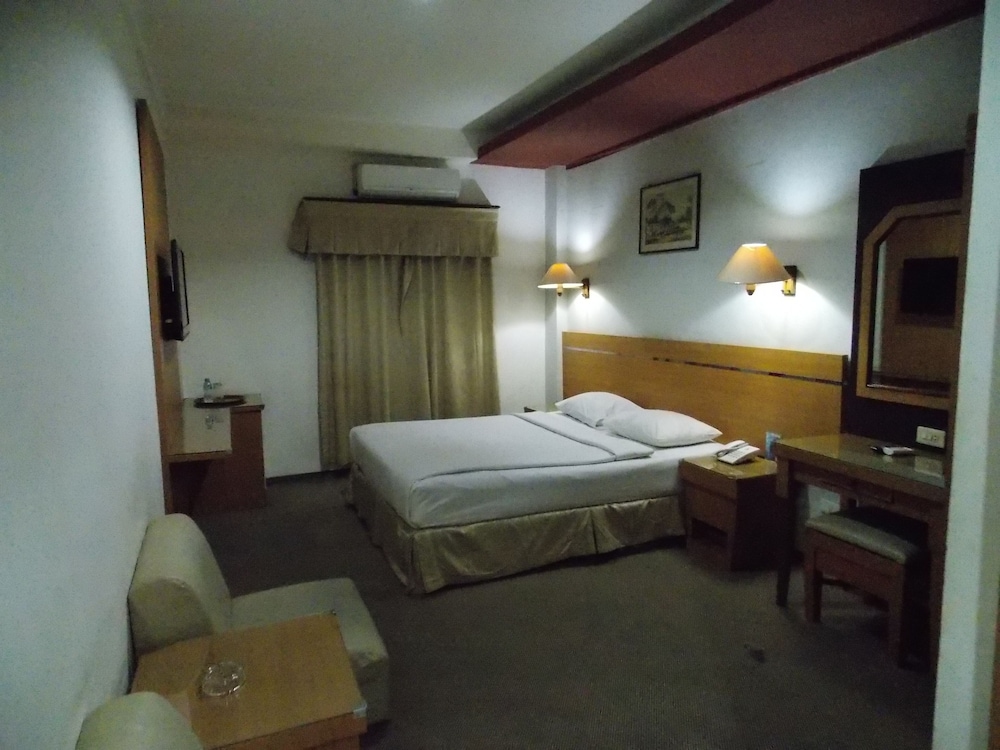 Deluxe Room - Photo 2
