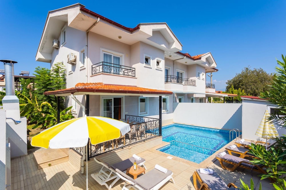 Villa photo 1