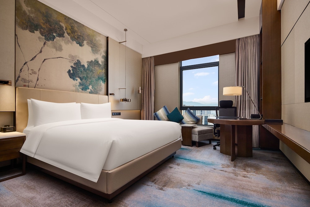 Executive Room, 1 Queen Bed, Non Smoking, City View