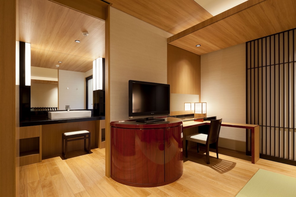 Premium Twin Room, Non Smoking, River View photo 3