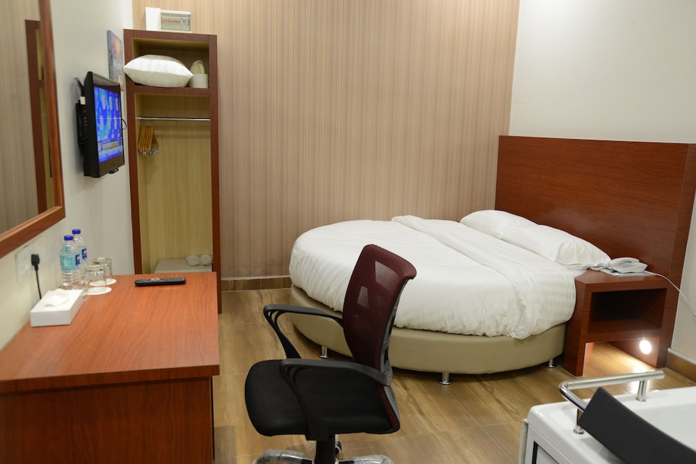 Room (Round Bed) photo 3
