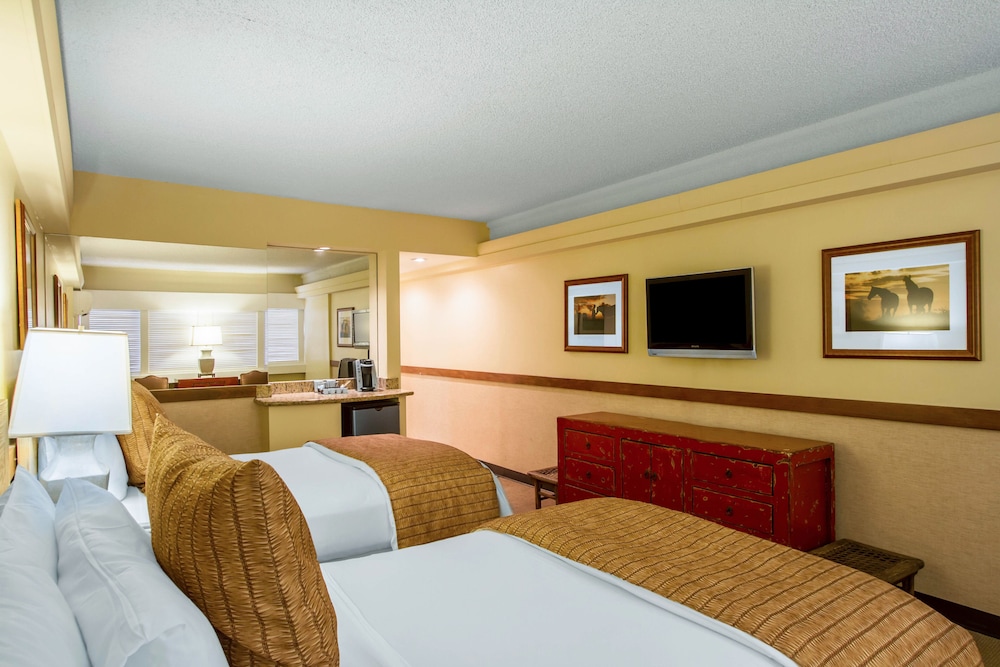 Deluxe Room, 2 Double Beds, City View - Photo 2