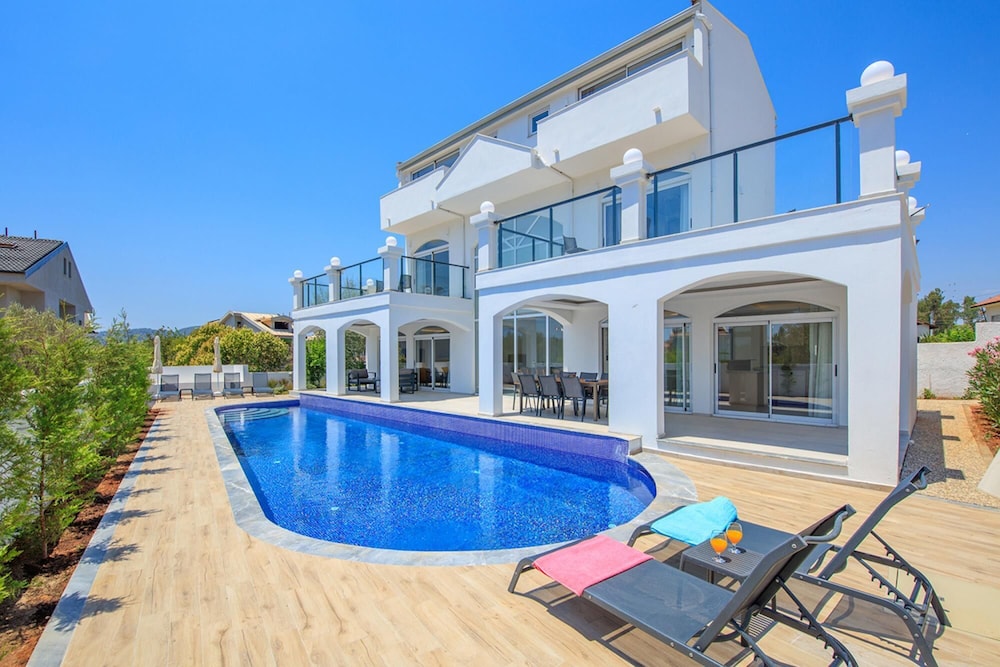 Villa photo 1