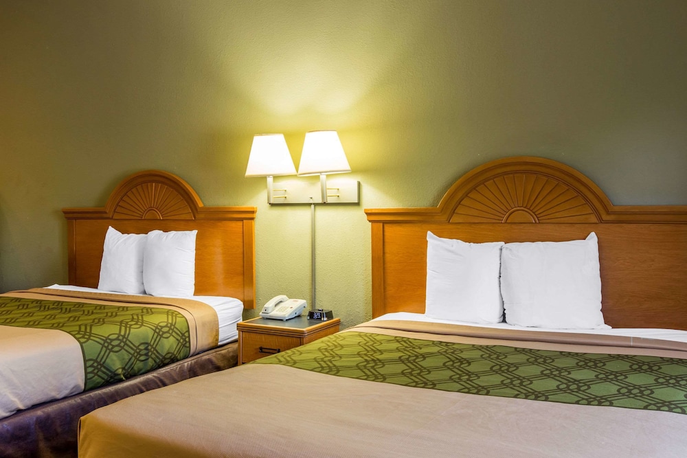 Efficiency, Suite, 2 Queen Beds, Non Smoking - Photo 2