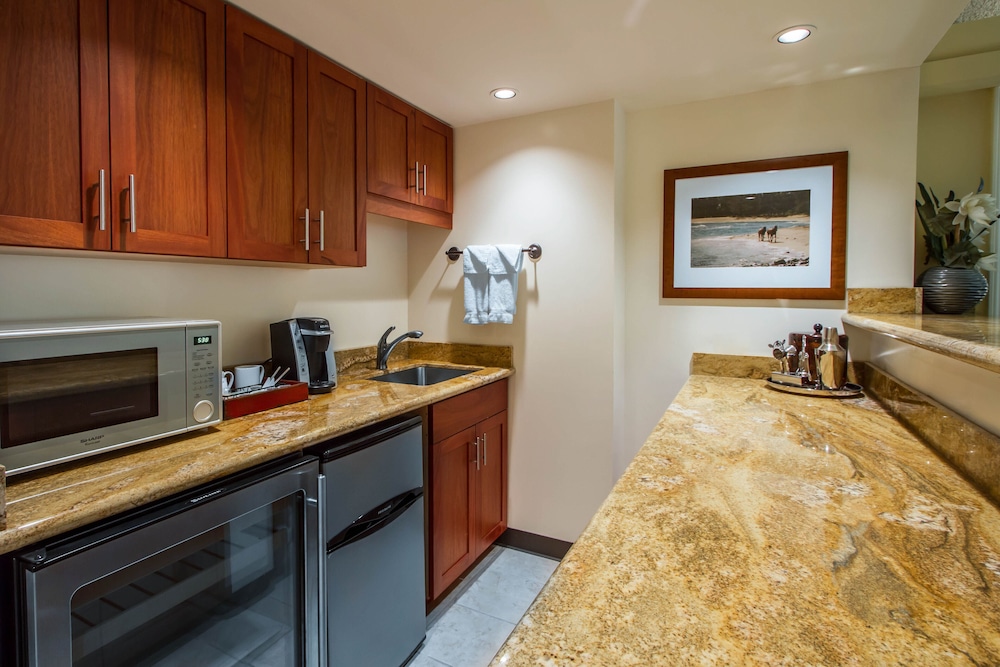 Executive Suite, 1 Bedroom, Kitchenette - Photo 3