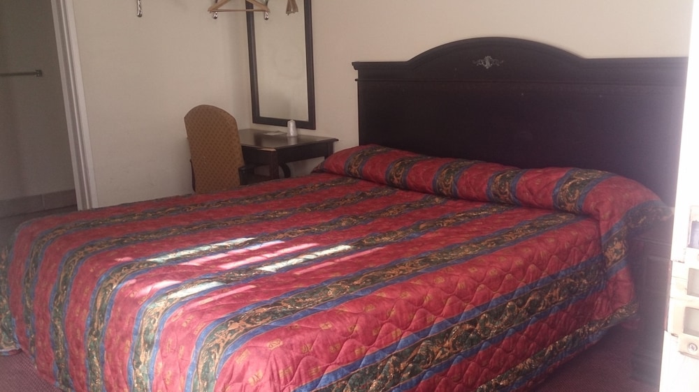 Standard Room, 1 King Bed photo 1
