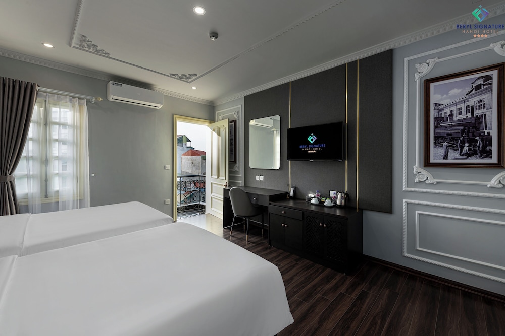 Family Suite Triple Room with Balcony