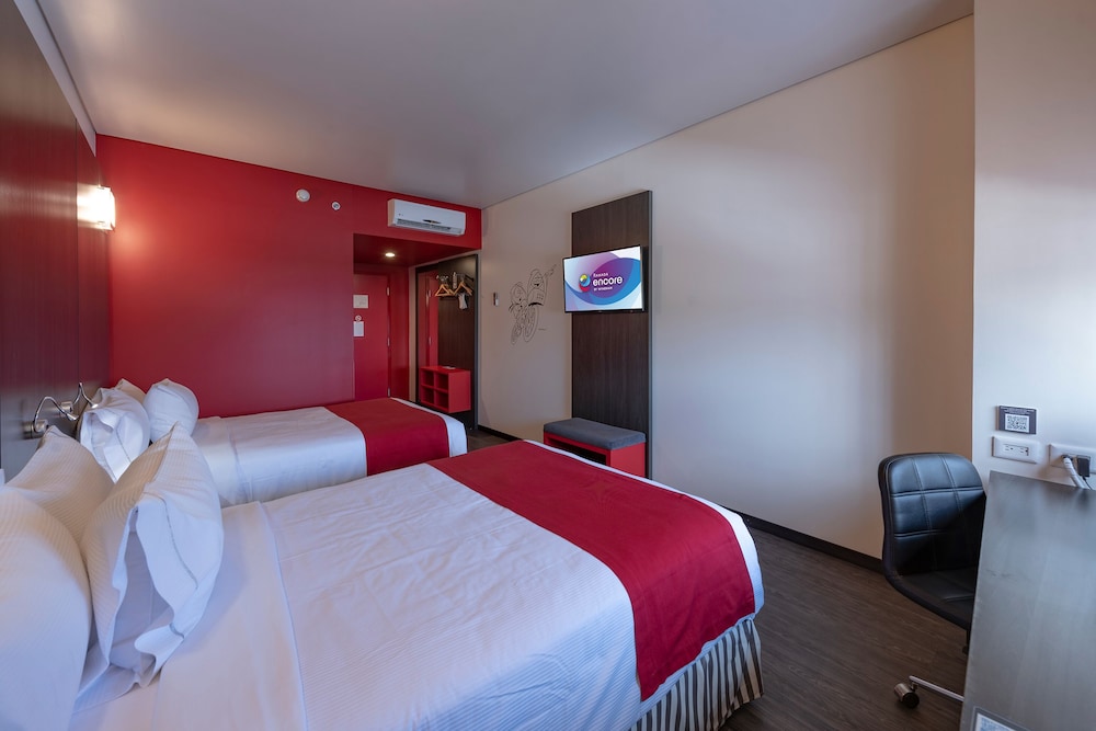 Room, 2 Double Beds, Non Smoking - Photo 6