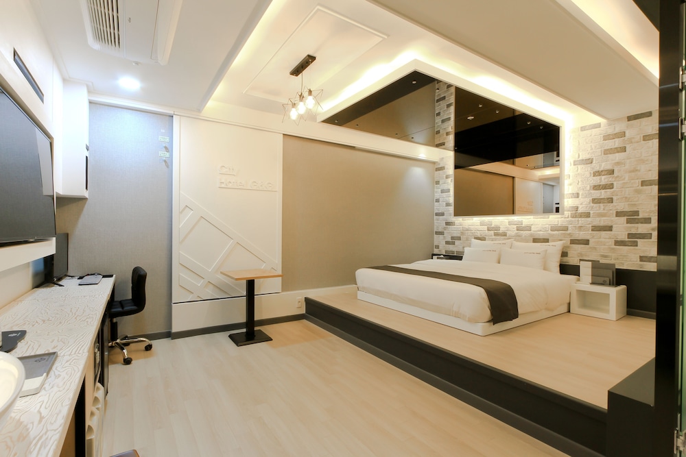 Deluxe Room - Photo 22