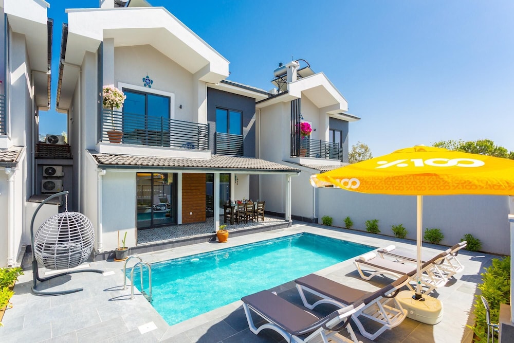 Villa photo 1