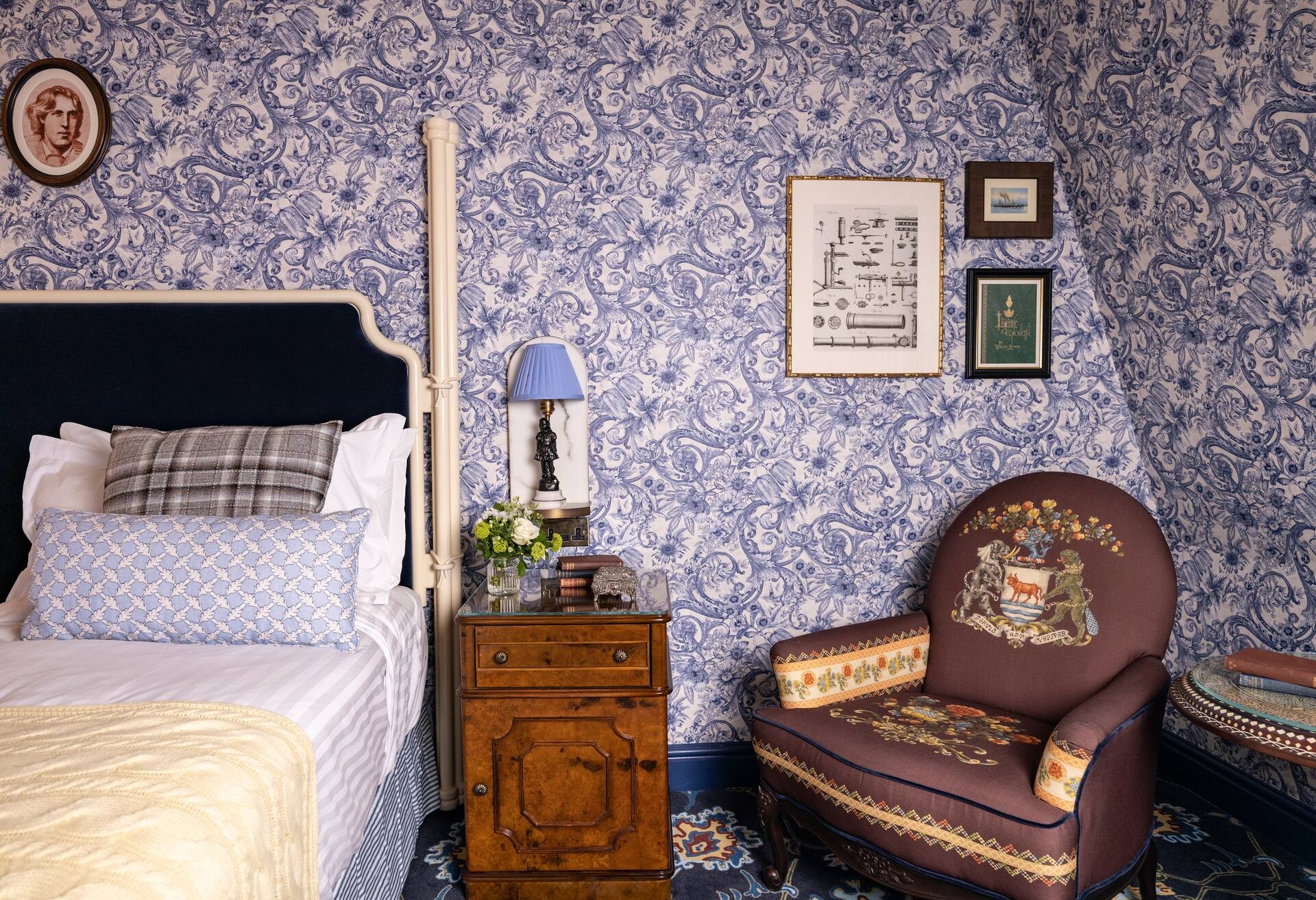 Twin Graduate Room