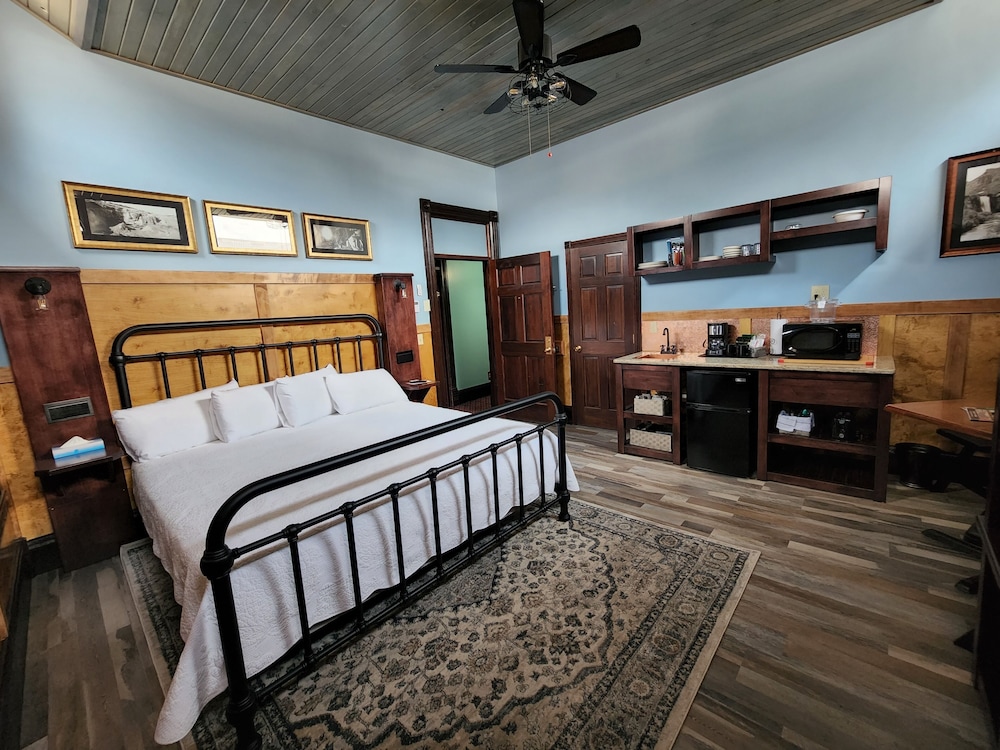 Suite, 1 King Bed, Non Smoking