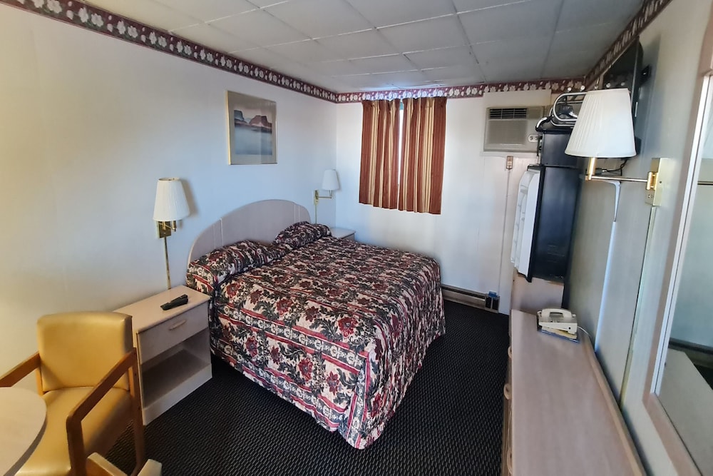 Room, 1 King Bed, Non Smoking photo 2