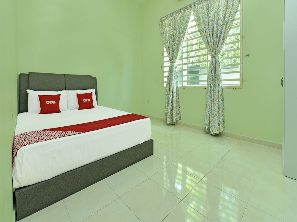 Room, 3 Bedrooms