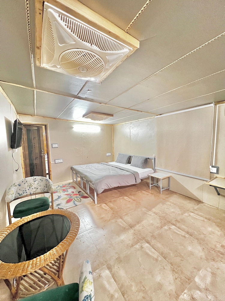 Deluxe Double Room photo 2