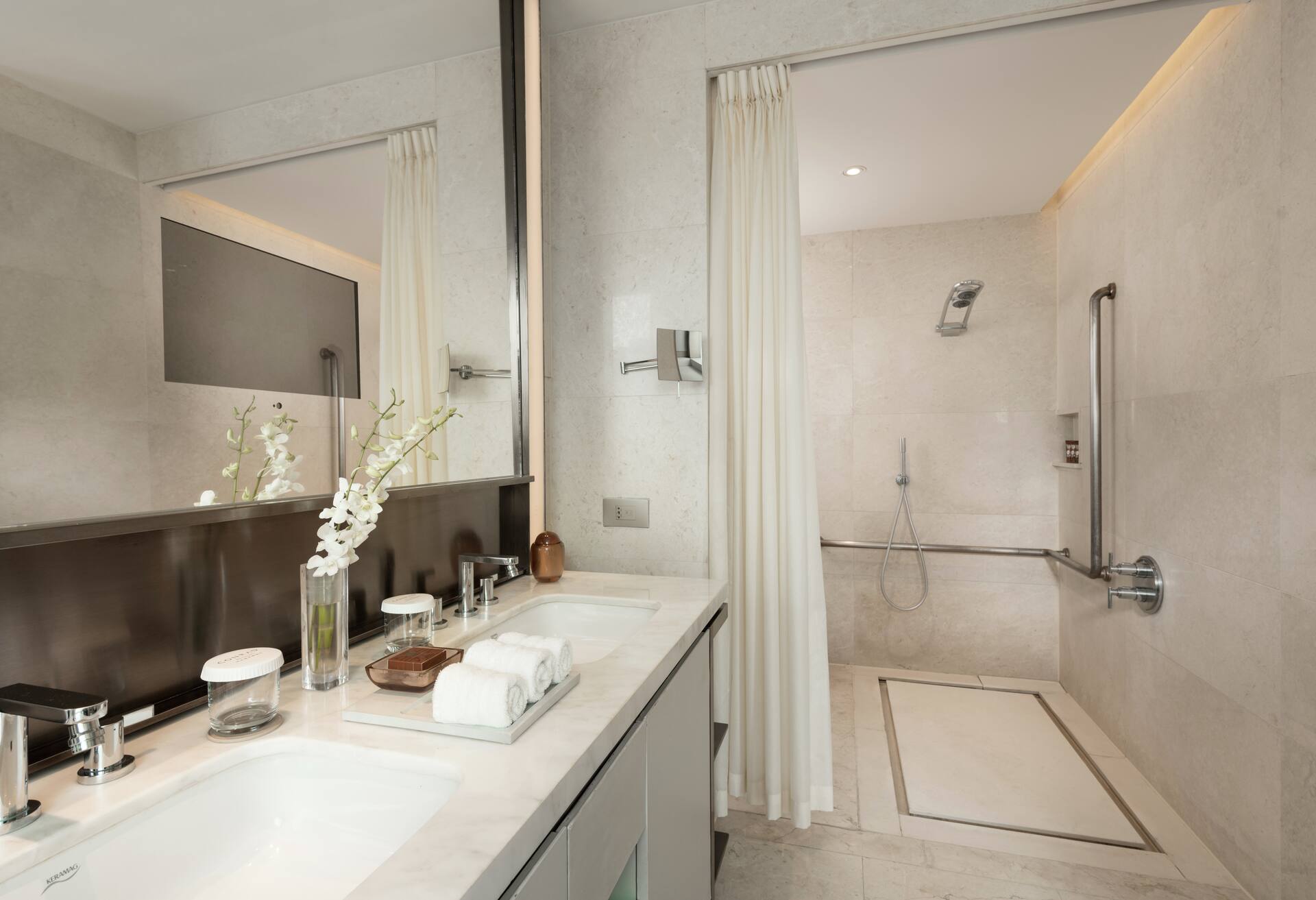 2 Single Beds Accessible Room
