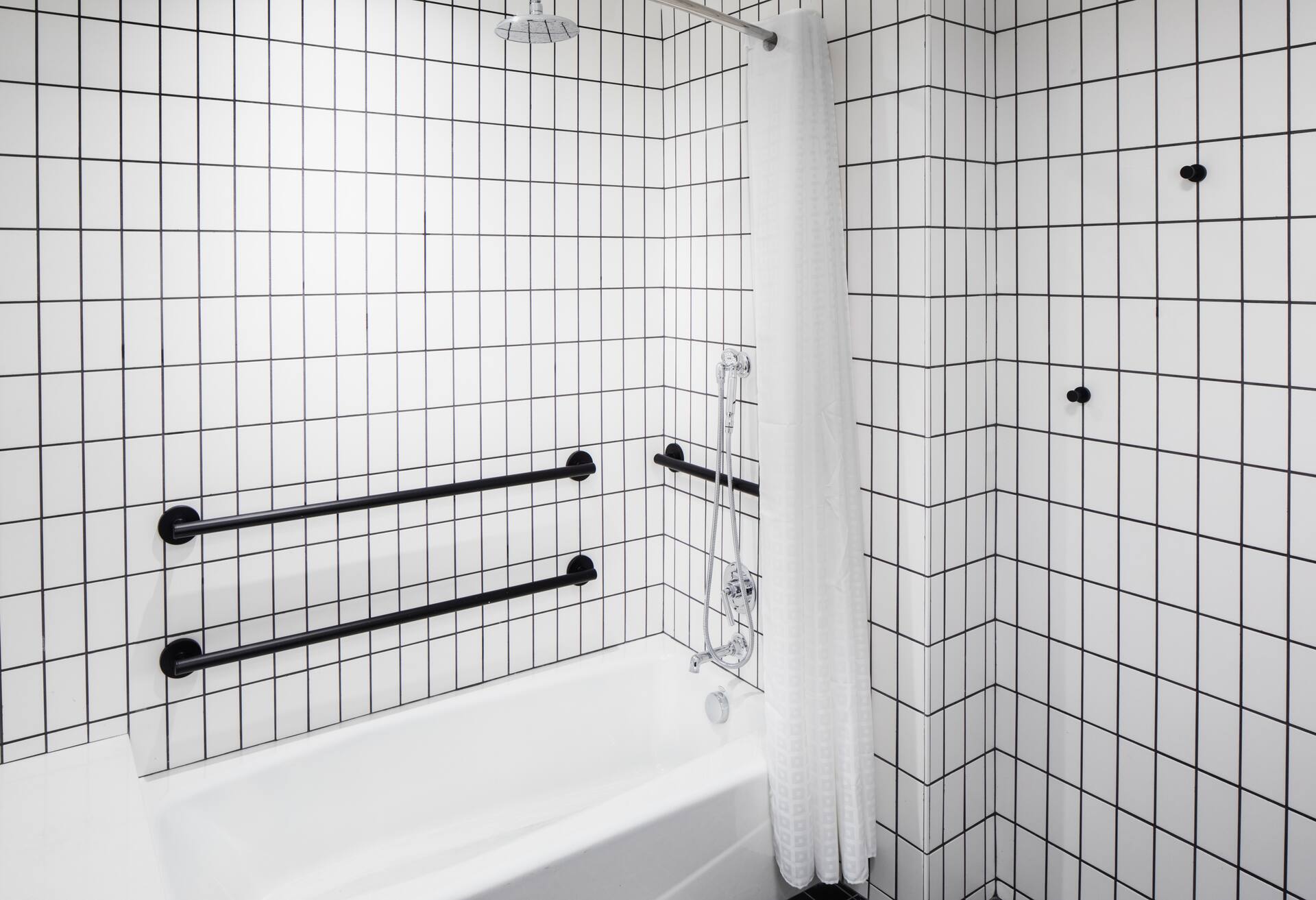 1K River Vw/balcony Mobility Accessible Tub photo 3