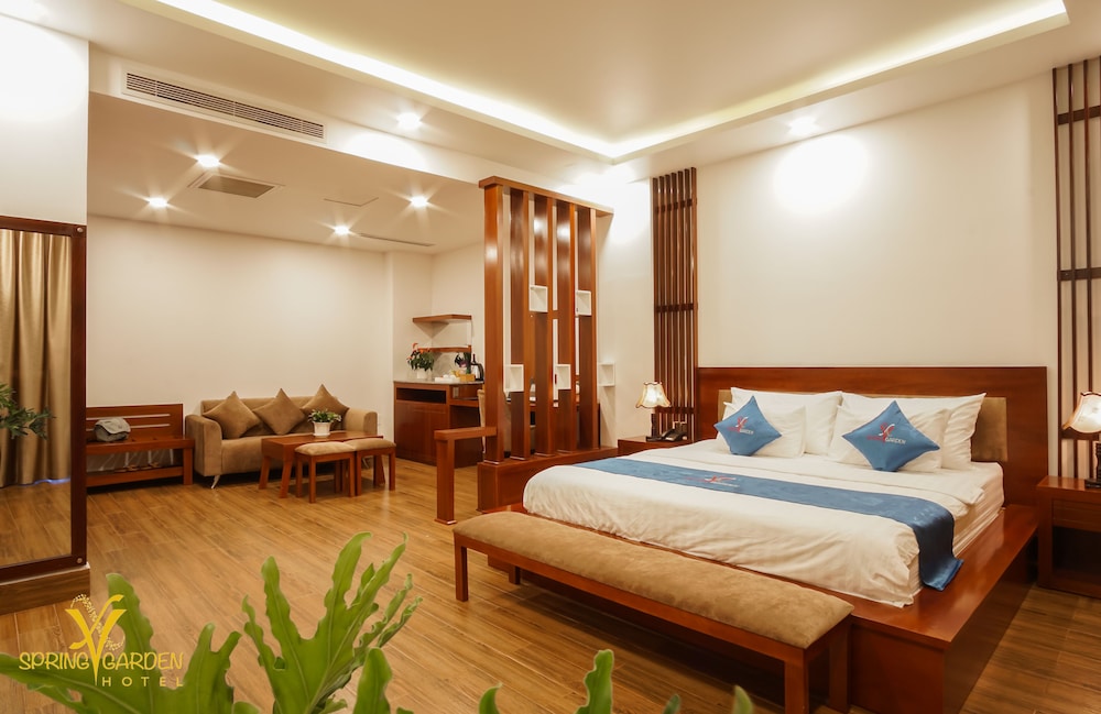 Deluxe King Room Lake View